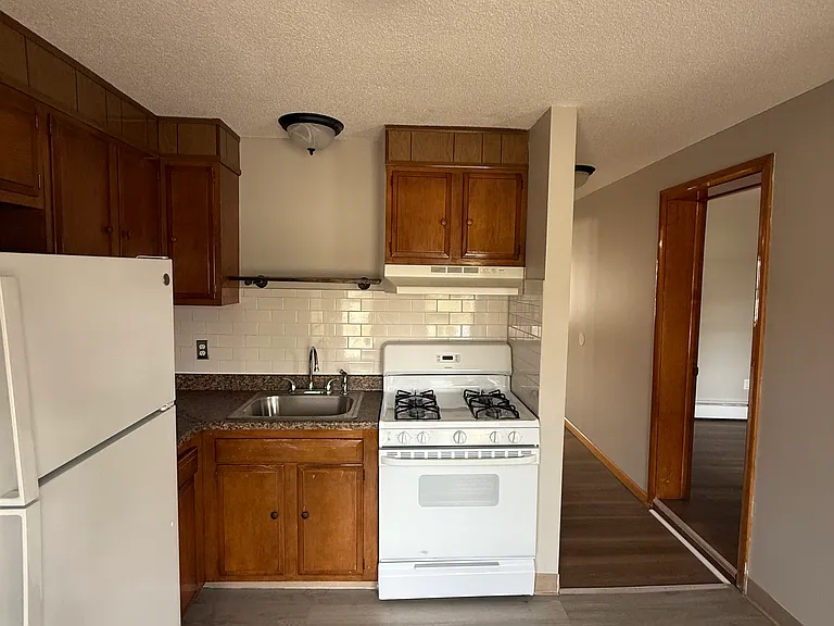 17 Brown St #2R — Photo 5