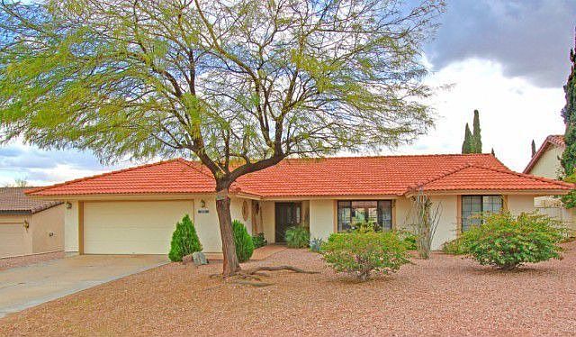 Beautiful home sits on sizable lot with Mountain views!