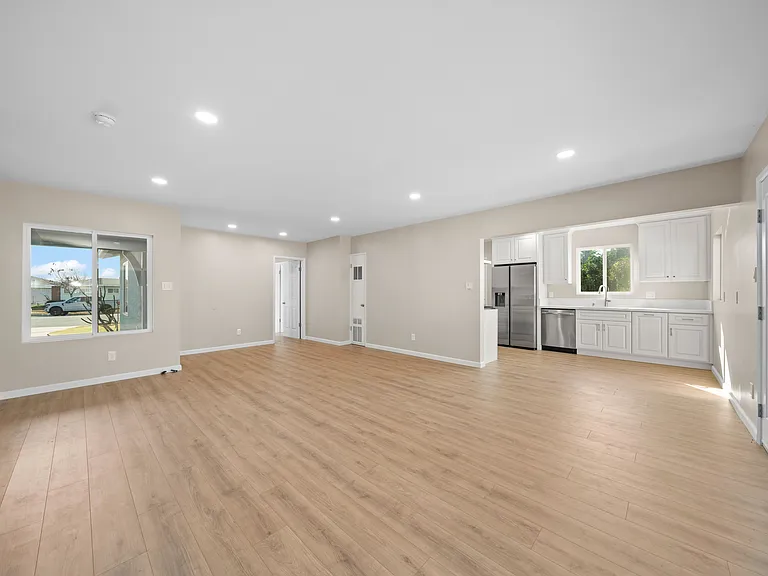 5745 Spahn Ave — Photo 6