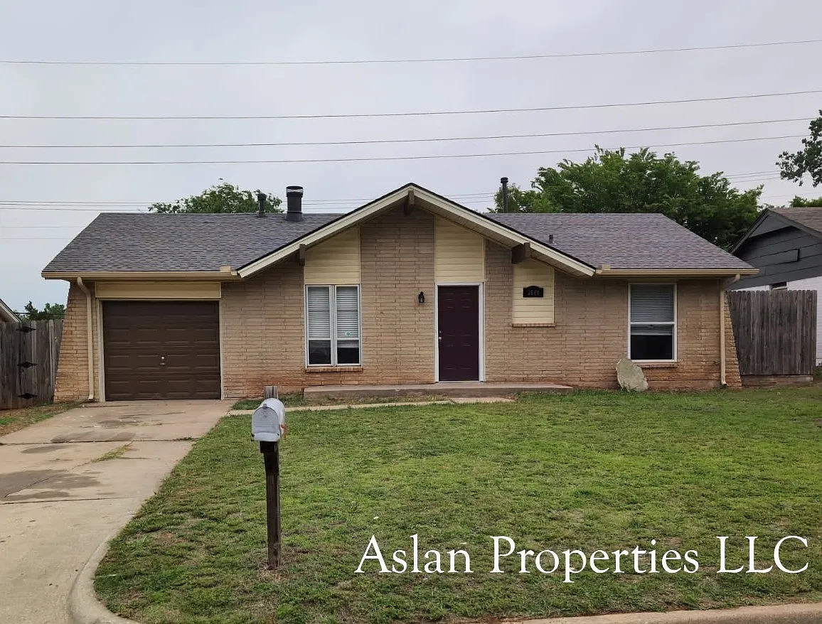 3 bed, 891 sqft, $1,050 — Photo 2