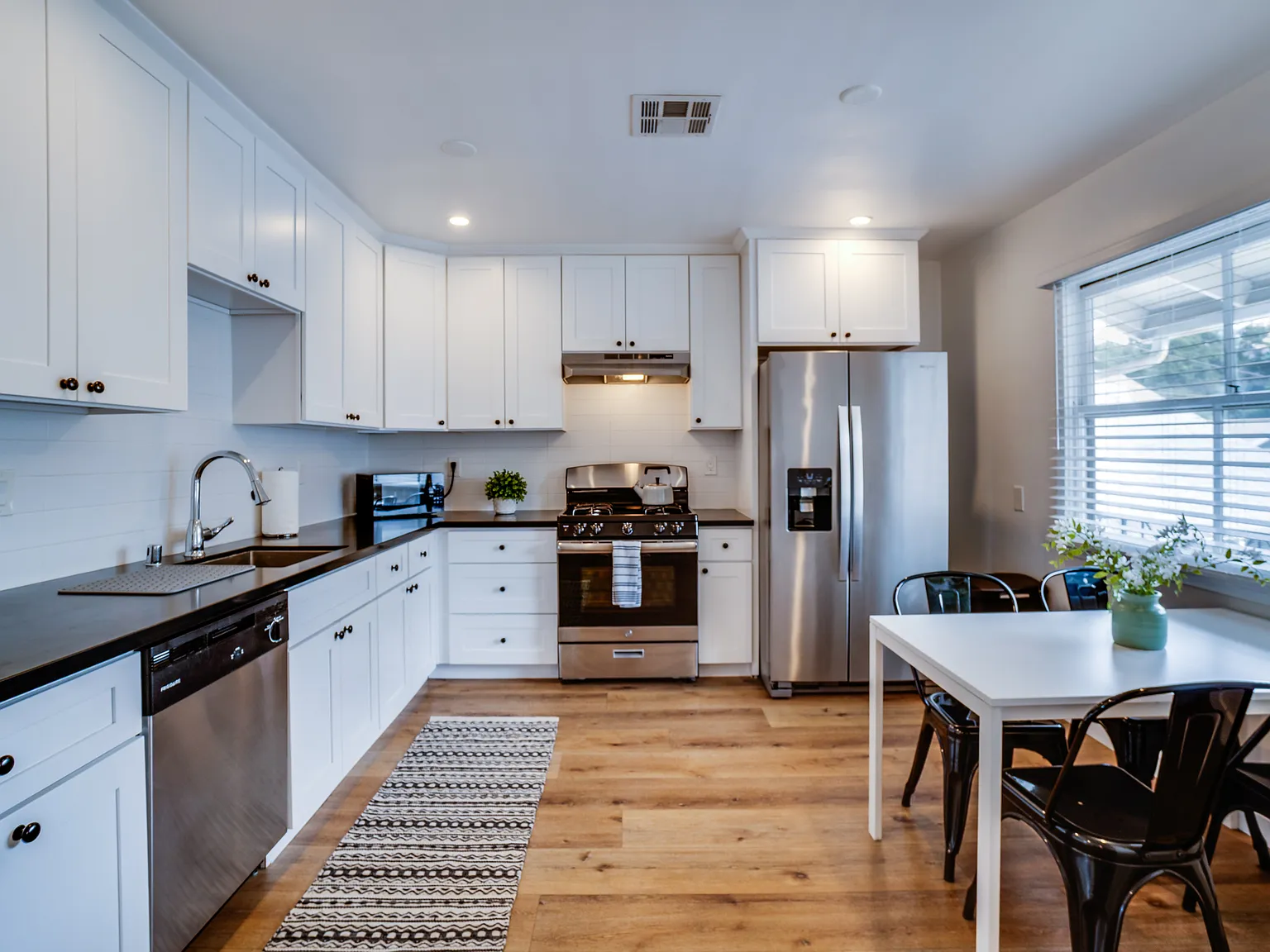 515 Lincoln Ave — Photo 2