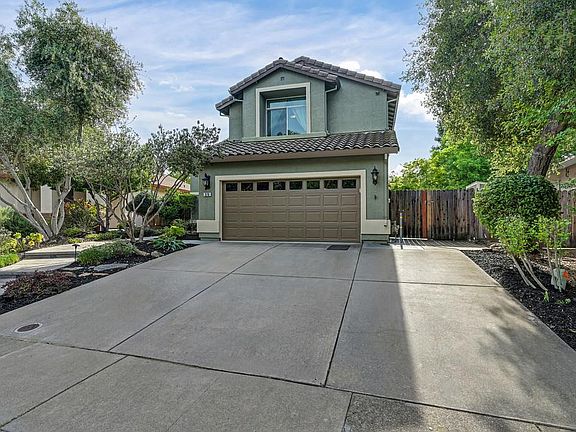 3rd image of 376 Rundgren Way