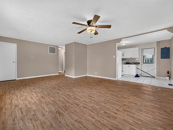 4th image of 1411 W Tate St
