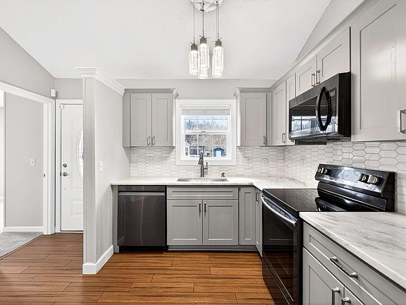 2nd image of 515 Park Ct