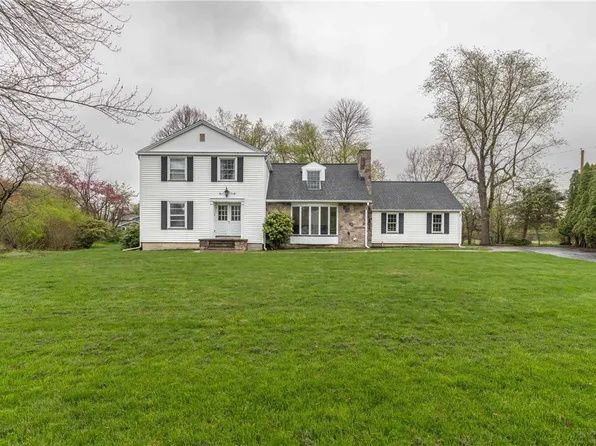 13 Woodcrest Dr, Batavia, NY 14020