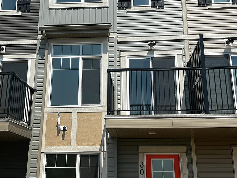 33 Cartmell Ct SW — Photo 1