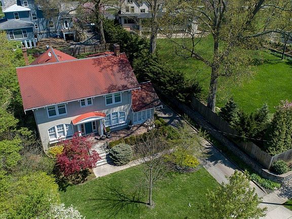 2nd image of 3536 Paxton Ave