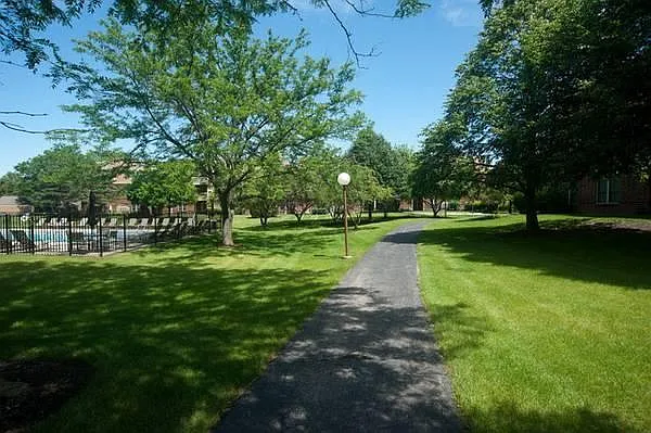 210 Glengarry Dr #2 — Photo 10