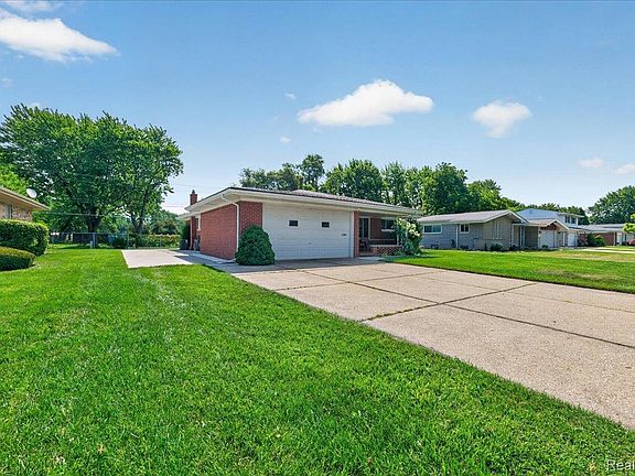 4th image of 34452 Esper Dr