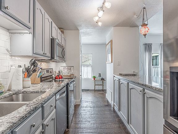 4th image of 205 Saddle Rd