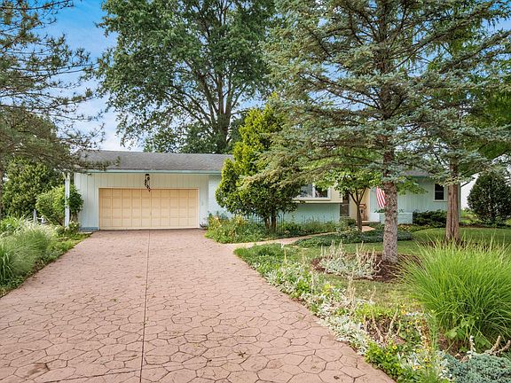 3rd image of 2275 Oakhurst Dr