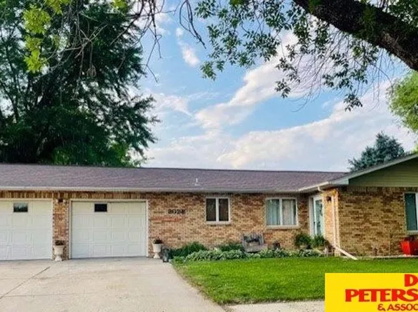 302 E Park St, Hartington, NE 68739