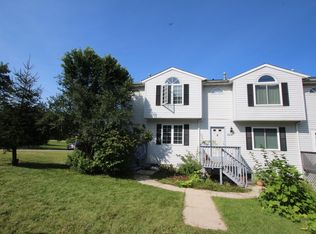 880 Zimmerman Rd, Woodstock, IL 60098