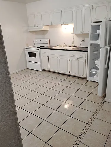 414 E Avenue A Photo 1