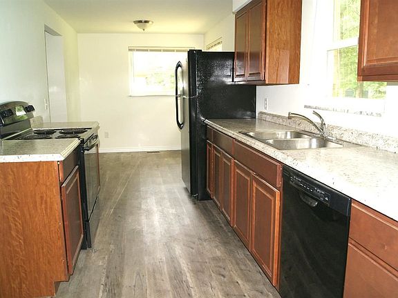 3rd image of 1194 Deblin Dr
