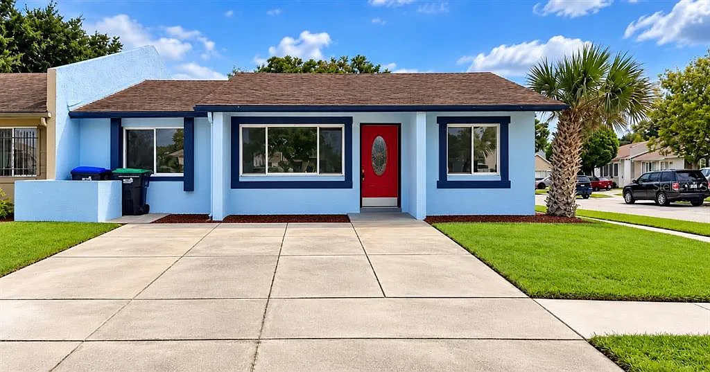 3 bed, 2.0 bath, 1045 sqft, $2,300 — Photo 1