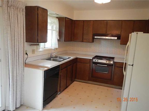 4th image of 2934 Howard Ave