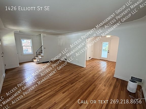3rd image of 1426 Elliott St SE