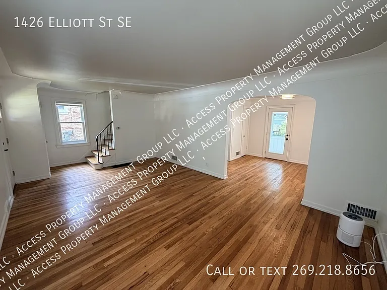 1426 Elliott St SE — Photo 3