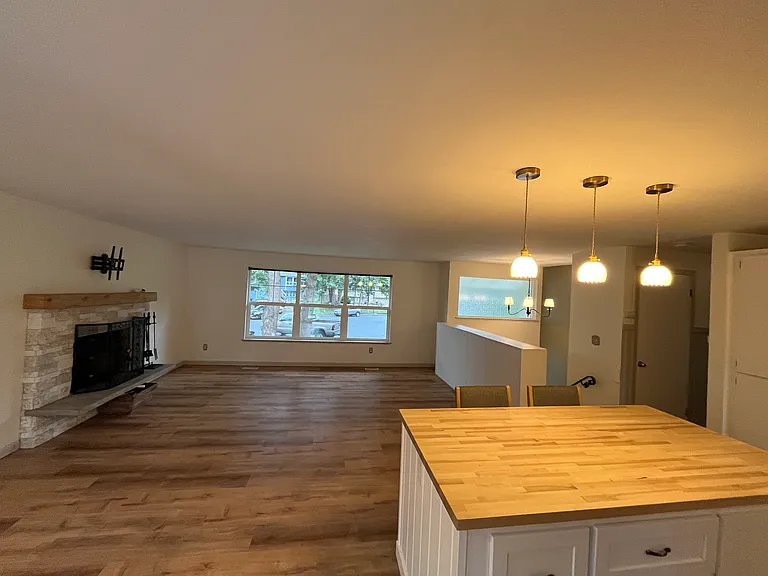 988 SW Inglewood Ln — Photo 3