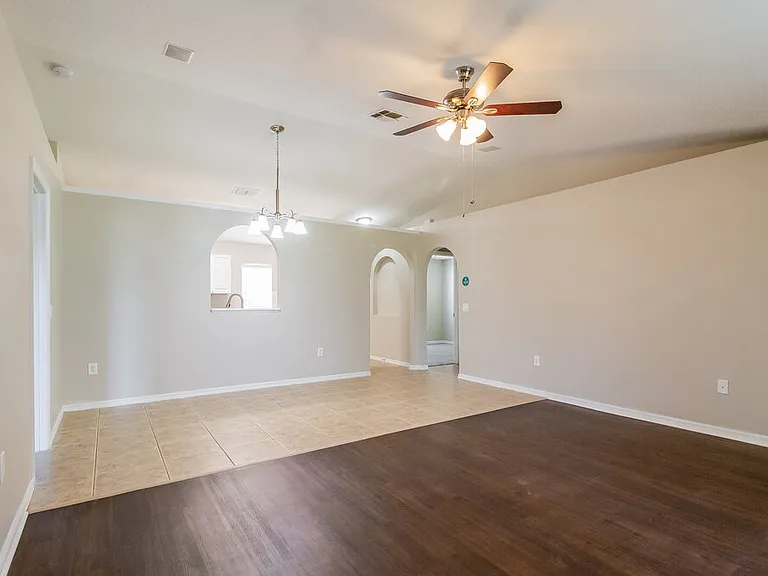 559 Grand Royal Cir — Photo 5