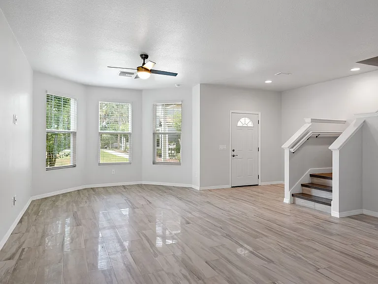 537 Sunbranch Ln — Photo 6