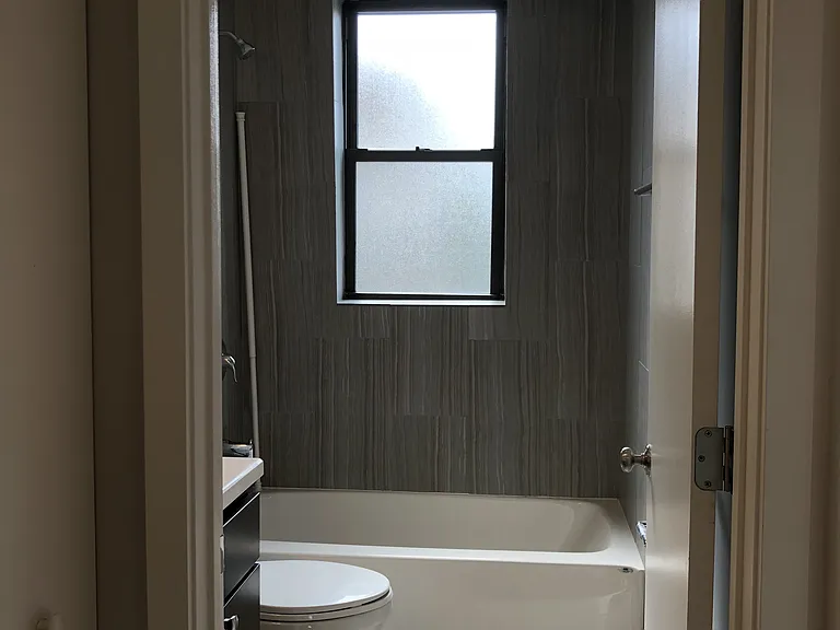 6704 N Artesian Ave #1S — Photo 7