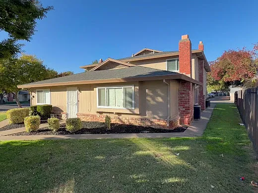 2 bed, 925 sqft, $1,650 — Photo 1