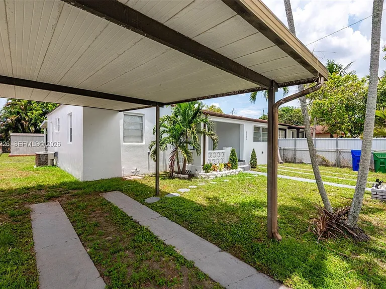 100 SW 58th Ave — Photo 6