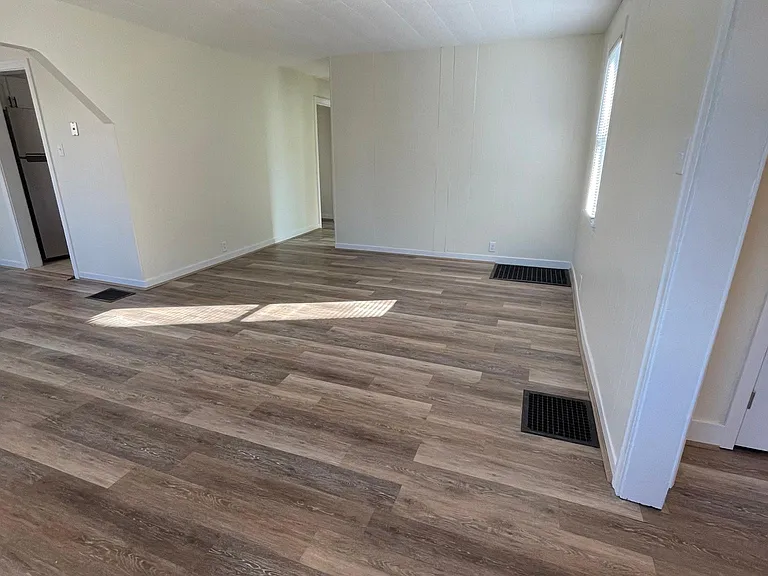 6016 Graceland Ave — Photo 5