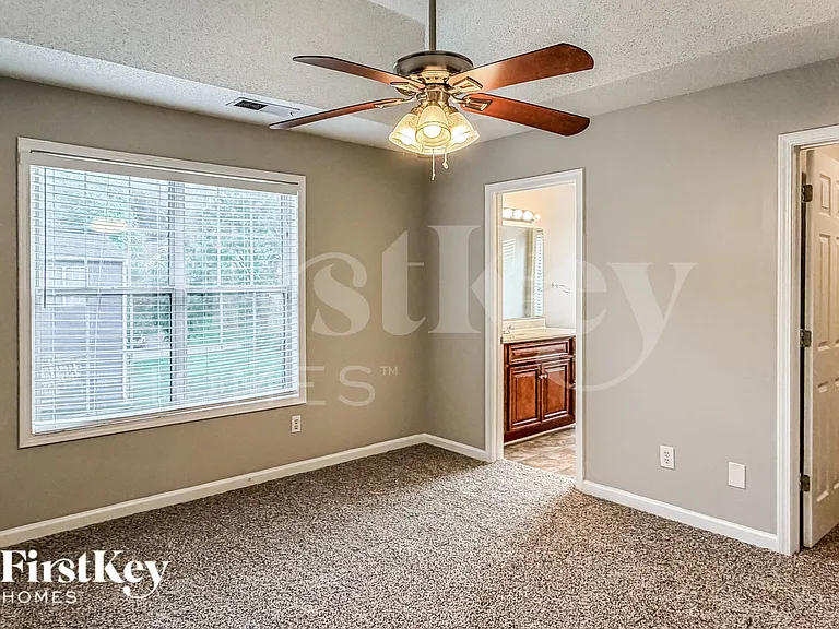 2701 Chadwick Ln NW — Photo 10