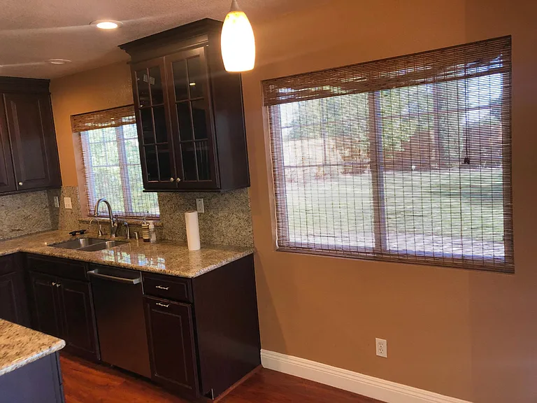 Kitchen with sink and dish washer