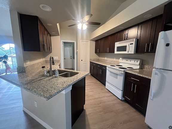 4th image of 3909 SW 26th Ave