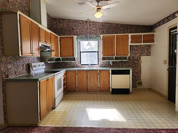 3rd image of 719 Orchid St