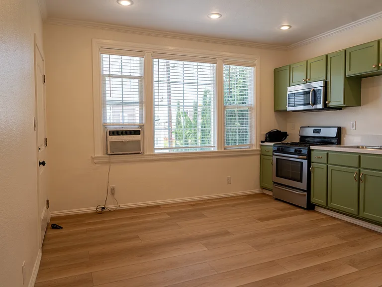1531 N Herbert Ave #1/2 — Photo 6