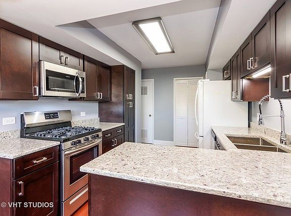 3rd image of 650 Versailles Cir Unit D