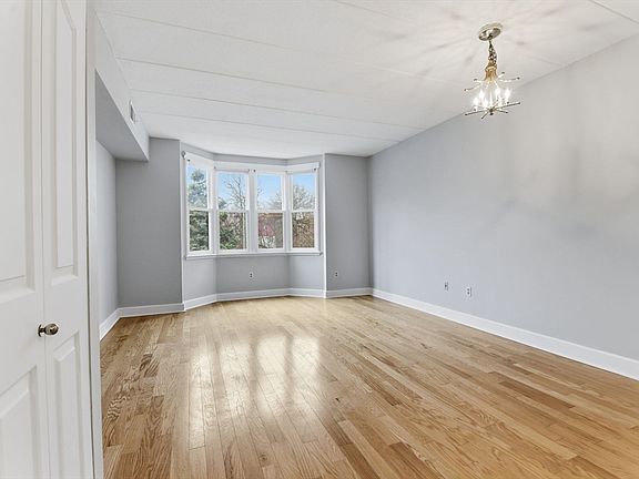 5th image of 34 Sumner Ave APT 210