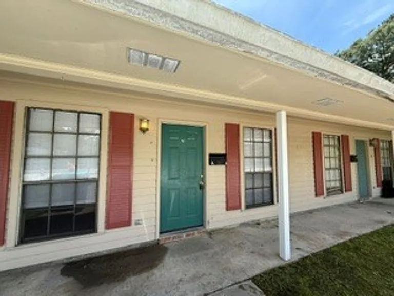 610 Old Covington Hwy — Photo 2