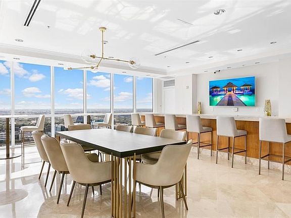 4th image of 511 SE 5th Ave APT 1607