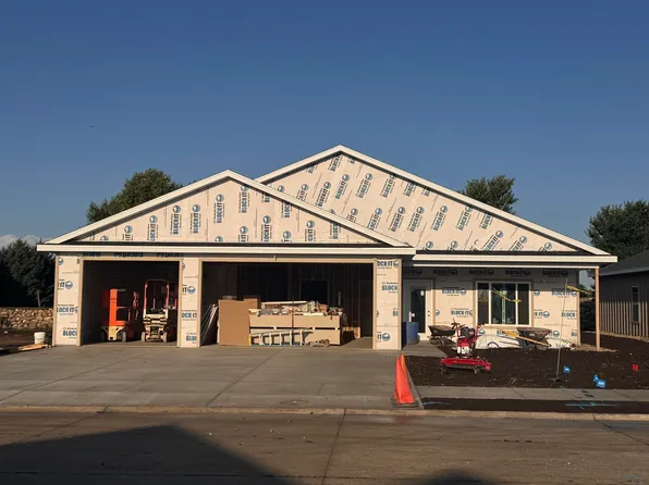3618 Pinewood Dr, Spirit Lake, IA 51360