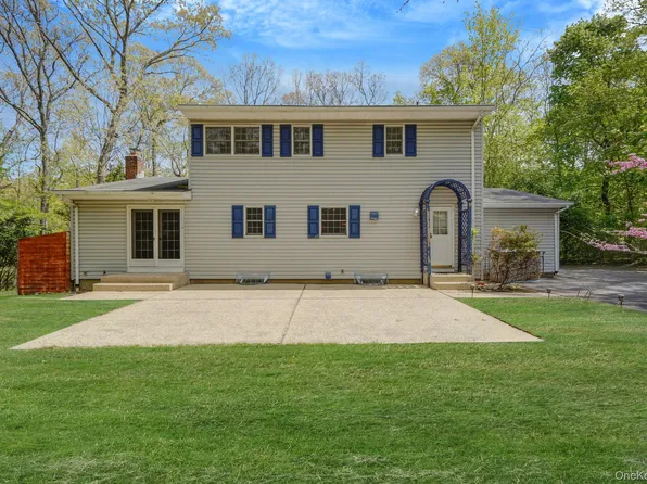 214 Landing Avenue, Smithtown, NY 11787