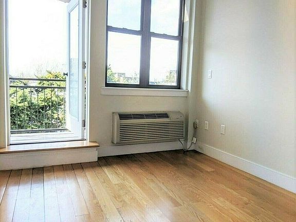 3rd image of 1633 Dekalb Ave #302