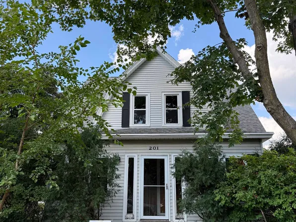 201 E Pleasant St, Portage, WI 53901