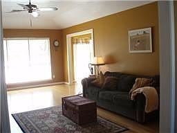 4th image of 15807 Lakedale Dr