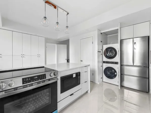 175 East 62nd Street image 10 of 11