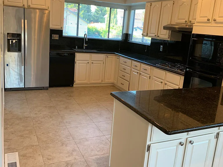 752 Edge Ln — Photo 9