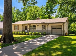 7822 Windsor St, Prairie Village, KS 66208