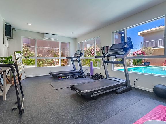 5th image of 920 Enterprise Ave APT 13