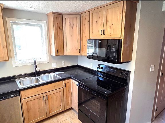 5th image of 704 11th St