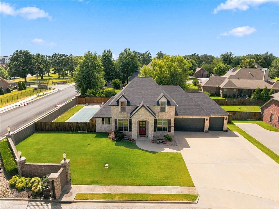 1st image of 2806 S Creekside Dr